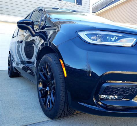 2023 Chrysler Pacifica Touring L With 20x9 5 Replica Tech Rt10 And Toyo