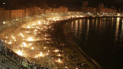 La Noche De San Juan La De Las Mil Hogueras En A Coruña