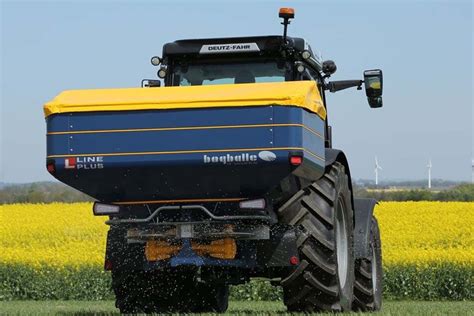 Bogballe L15w Is Breedstrooier En Rijenbemester Ineen Trekker