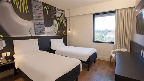 Quarto Duas Camas de Solteiro ibis Styles Taubaté