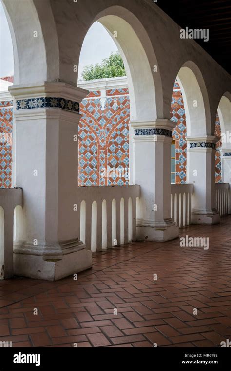 El ex Convento de Santa Mónica que ahora alberga un museo de Arte