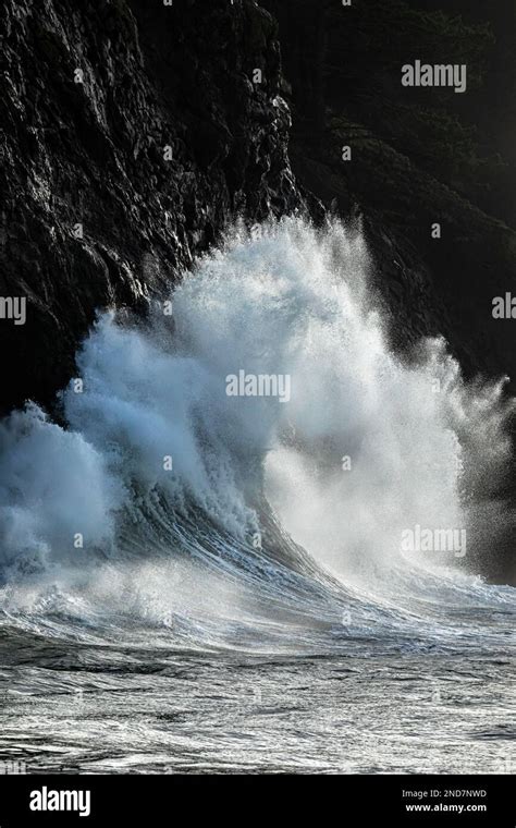 Crashining Wave Hi Res Stock Photography And Images Alamy