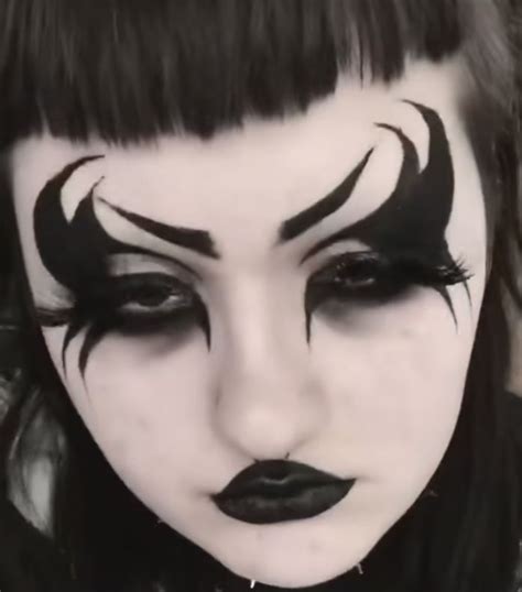 goth makeup in 2022 | Emo makeup, Goth makeup, Gothic makeup