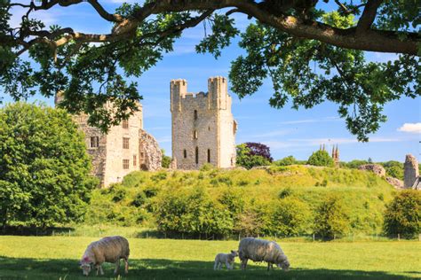 Helmsley Castle - History and Facts | History Hit