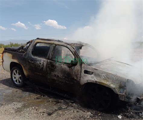 Se Incendia Camioneta En La Carretera Monclova Saltillo