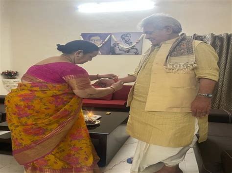 Manoj Sinha Tied Rakhi To Sister मनोज सिन्हा ने बहन से बंधवाई राखी