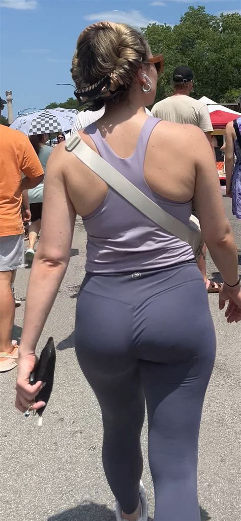 Bubble Butt Blue Leggings Babe At The Farmers Market VTL OC Spandex Leggings Yoga Pants Forum