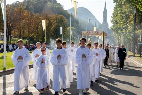 Procession Eucharistique Du Rosaire Sanctuaire Notre Dame De Lourdes