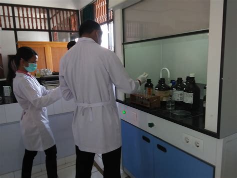 Kegiatan Pembelajaran Di Laboratorium Program Studi Pendidikan Kimia