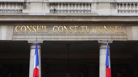 Le Conseil Constitutionnel Valide La Loi Interdisant Le Cumul Des Mandats