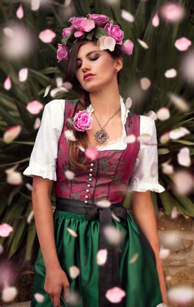 Rosendirndl von Neuböck Neuböck Mode Hochzeit Tracht