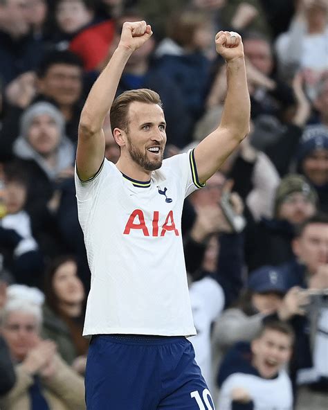 Premier League On Twitter Half Time Spurs 1 0 Man City Harry Kanes 200th Pl Goal Has Spurs