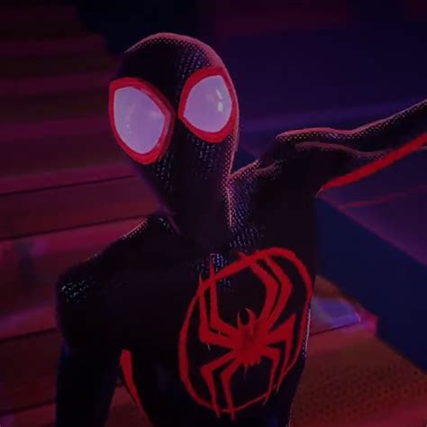 Pin By Kendralin Ross On Into The Spider Verse Miles Spiderman Miles