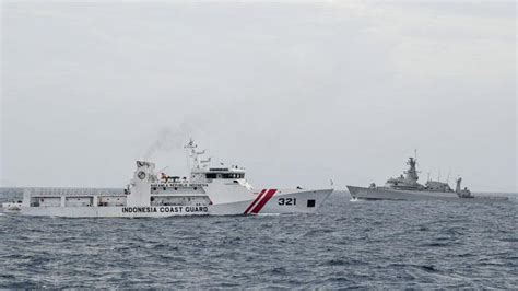 Kapal Perang Ri Usir Kapal China Di Natuna Aspek Id