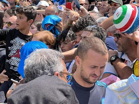 Foto Dimaro Mai Cos Piena Bagno Di Folla Per Lobotka Politano E