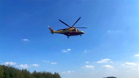 Malore Alla Guida Finisce Con L Auto Fuori Strada Donna Incinta In