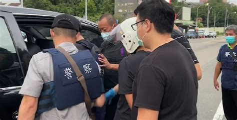 台南殺警嫌往北逃逸 深夜搶劫超商畫面曝光｜東森新聞：新聞在哪 東森就在哪裡