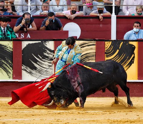 Morante Corta La Nica Oreja De La Tarde En M Laga