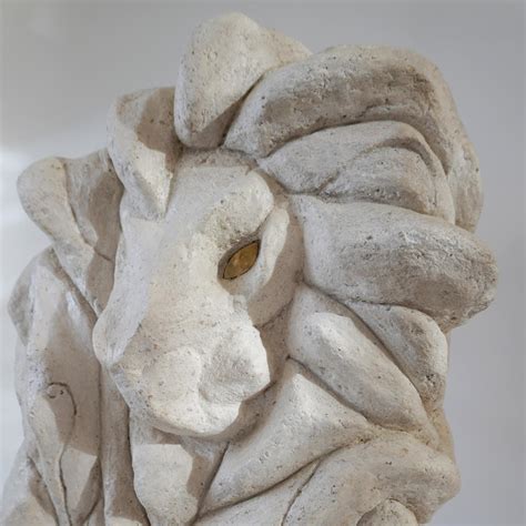 Bella Hunt And Ddc Leo Lion Sculpture