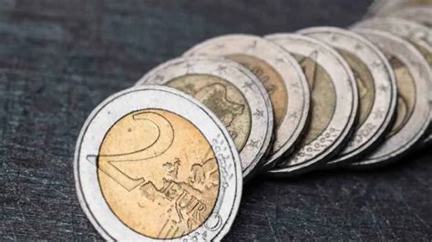 Vérifiez votre portefeuille votre pièce de 2 euros avec le petit