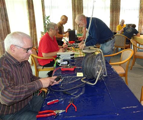 Reparieren Statt Wegwerfen Gut Besuchtes Reparatur Caf In Bad