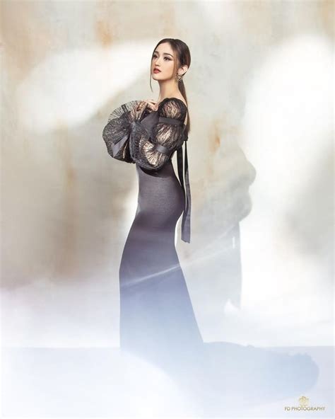 7 Portraits of Ranty Maria Looking Elegant in a Black Backless Dress ...