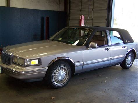 Lincoln Town Car With Vinyl Top A Photo On Flickriver