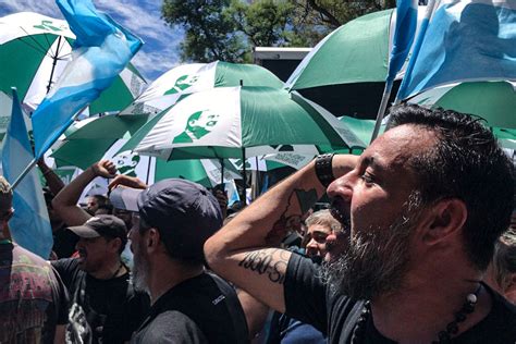 Título Multitudinaria Marcha En Buenos Aires Contra El Decreto De Milei Analitica