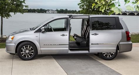 Nhtsa Closes Probe Into Dodge And Chrysler Minivan Sliding Door Issues Carscoops