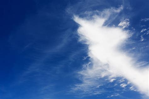 Nuage blanc au bleu ciel Photo stock libre - Public Domain Pictures