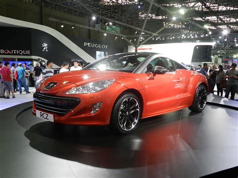 A Peugeot traz o esportivo RCZ para o Salão do Automóvel