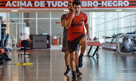 Joelho Operado De Rodrigo Caio Do Flamengo Chama Aten O Por Aparente