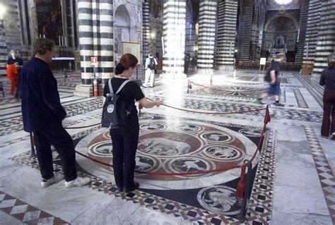 E Il Duomo Di Siena Scopre Il Suo Pavimento