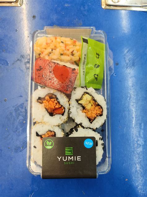 Vegan Supermarket Finds UK | New "Yumie" Vegan sushi in Lidl for £1.69.