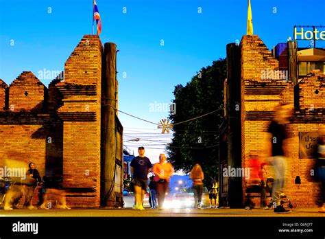 Chiang Mai Gate Fotos Und Bildmaterial In Hoher Auflösung Alamy