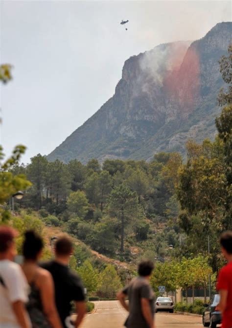 El Incendio De Llutxent Valencia Arrasa Ya Hect Reas