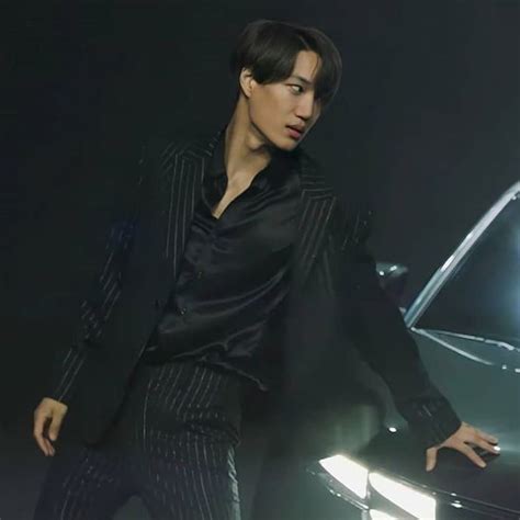 Siap Debut Solo 10 Penampilan Kai EXO Yang Bikin Panggung Bergetar