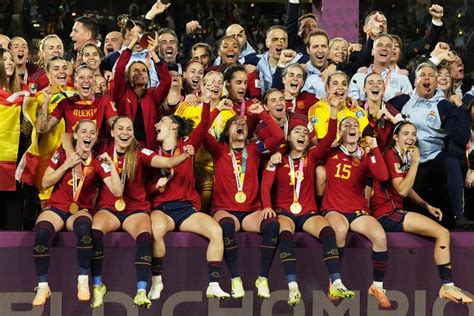 España conquista su primer Mundial femenino de fútbol tras ganar 1 0 a