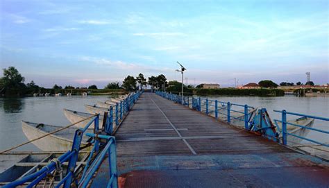 Ponte Di Barche Sul Po Della Donzella Magia Fluviale A Porto Tolle Ro