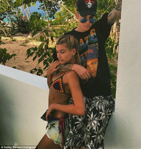 Hailey Baldwin Oozes Sex Appeal For Harper S Bazaar Daily Mail Online