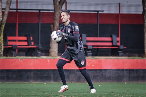 Inter Tenta A Contrata O Do Goleiro Mas Atl Tico Go Trava