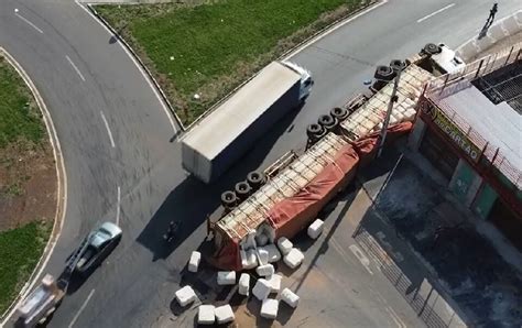 Carreta Tomba Em Aparecida E Bloqueia Parte Do Tr Nsito Do Anel Vi Rio