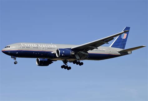 File:Boeing 777-222, United Airlines JP6447146.jpg - Wikipedia