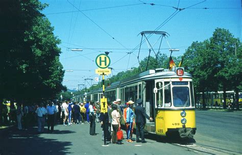 Ein Wagen der Baureihe DoT4 der Stuttgarter Straßenbahn der schon zum