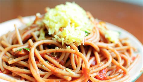 How to Make Spaghetti al Pomodoro e Basilico: 10 Steps