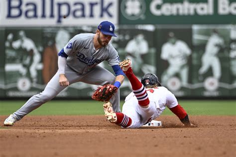 Deadspin Clayton Kershaw Sharp As Dodgers Edge Cards