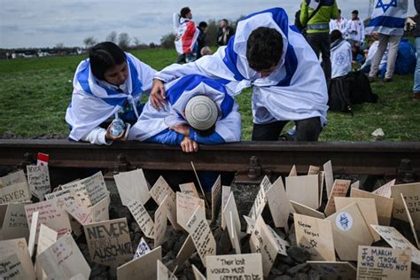 Holocaust Remembrance Day 2023 Honors Jewish Victims Of Wwii Nazi Genocide