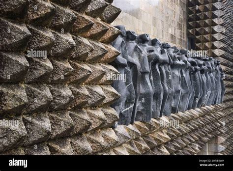 Esculturas De Los Ap Stoles En La Fachada Escultor Jorge Oteiza