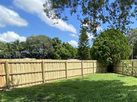 Wood Fence Installation Elite Fence And Outdoor Company