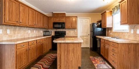 What Color Granite Looks Best With Honey Oak Cabinets